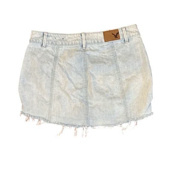 American Eagle Denim Mini Skirt Button Front Frayed Hem Size 4 Light Wash - Picture 2 of 7